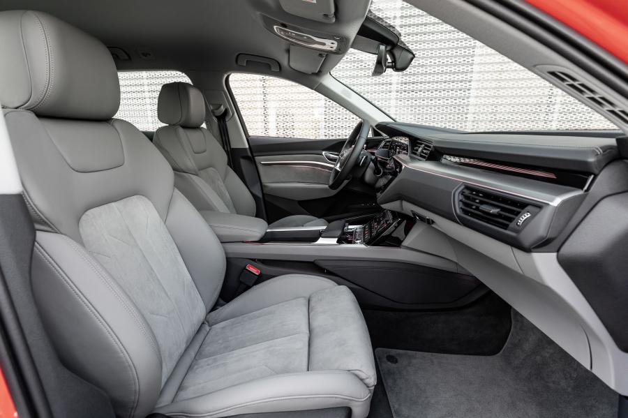 Интерьер Audi e-tron 55 Quattro 2019 года  (WW) (фото 237 из 452)